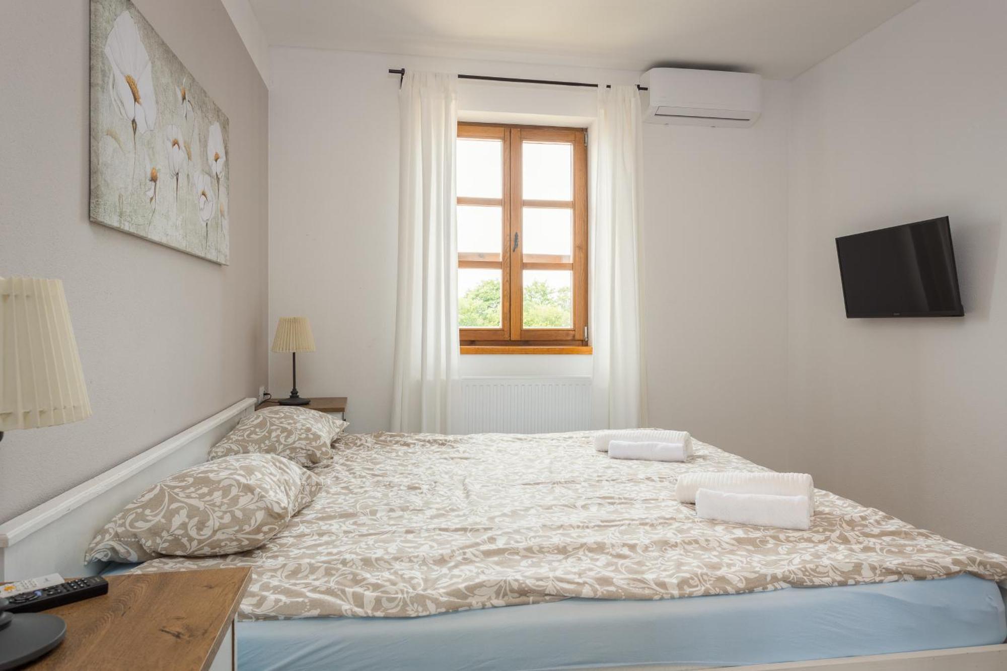 Villa Cirka In Central Istria For 14 Persons With Pool Heating & Pool Table Светвинченат Экстерьер фото
